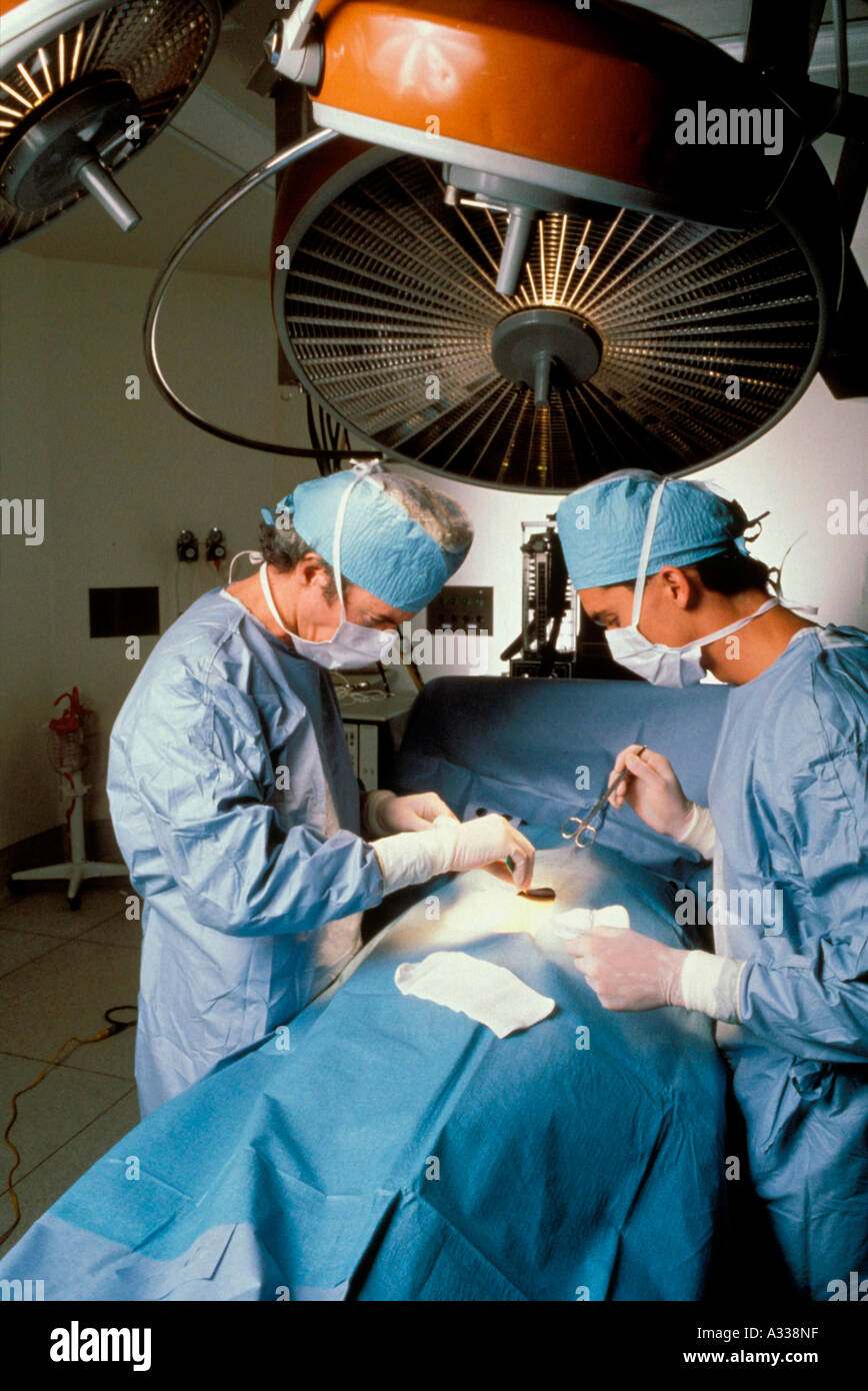 Surgeons operating ro 49A Stock Photo