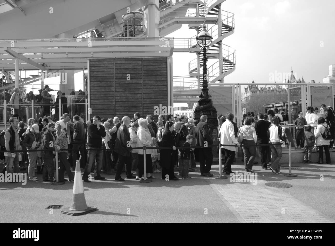 Queue london eye Black and White Stock Photos & Images Alamy