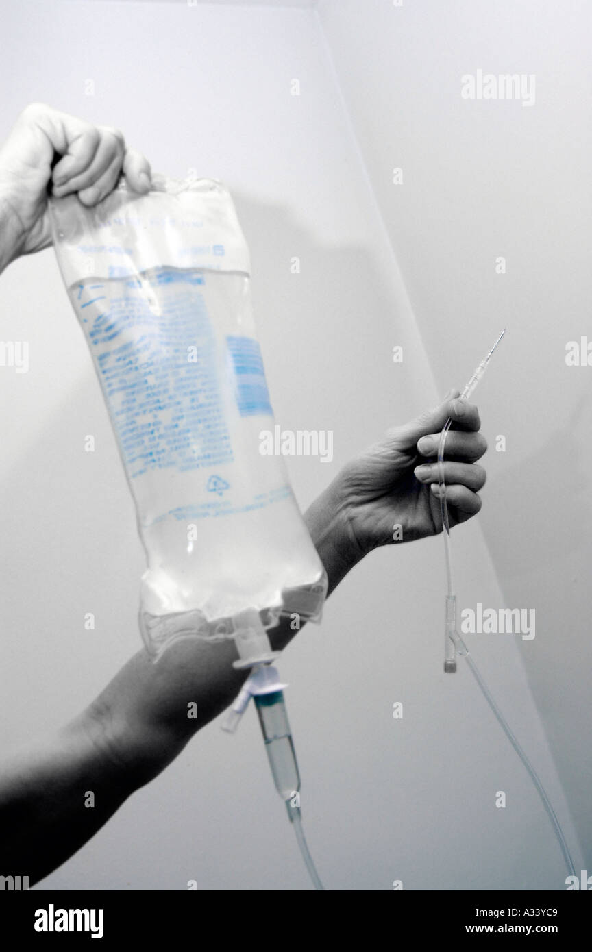 A home care nurse prepares an intravenous injection of lactated ringer