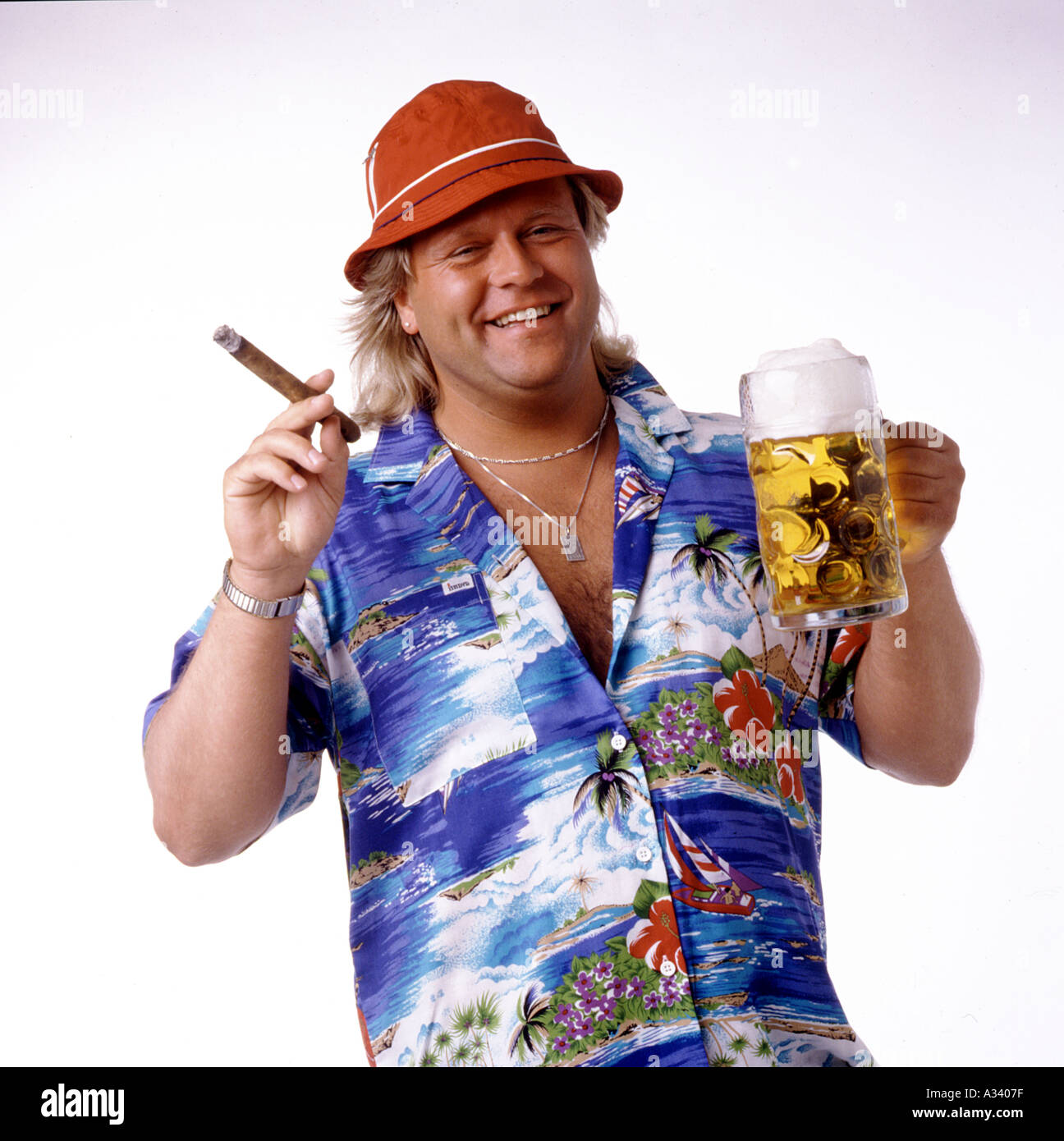 Happy middle aged beer drinker with beer glass and cigar, smiling in to the  camera Stock Photo - Alamy