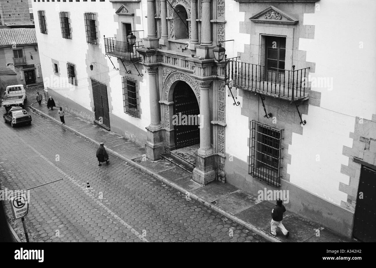Colonial architecture in potosi bolivia Black and White Stock Photos