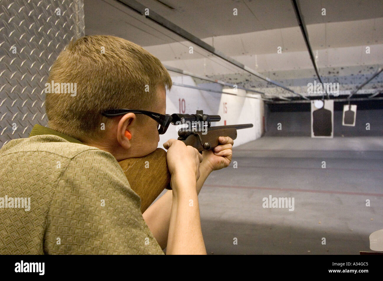 American indoor gun shooting range Male shooter at target practice Las Vegas  Nevada Shooting gallery Stock Photo - Alamy