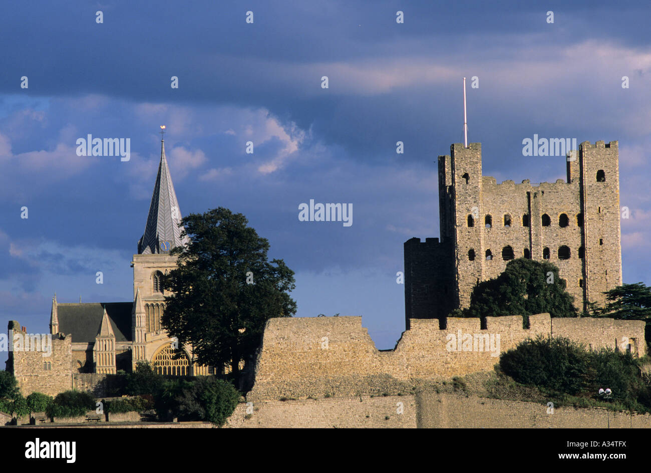 Rochester castle and cathedral hi-res stock photography and images - Alamy