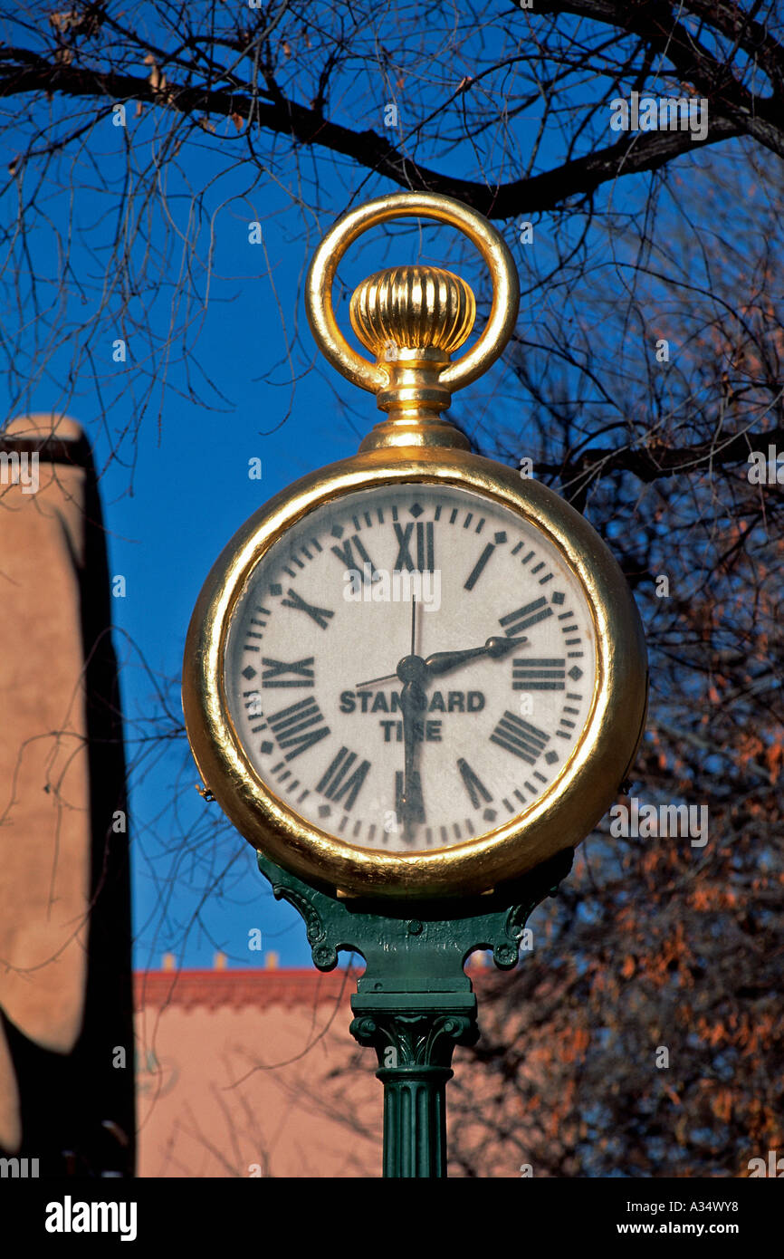 Standard Time clock stands on sidewalk outside the Santa Fe Art Museum
