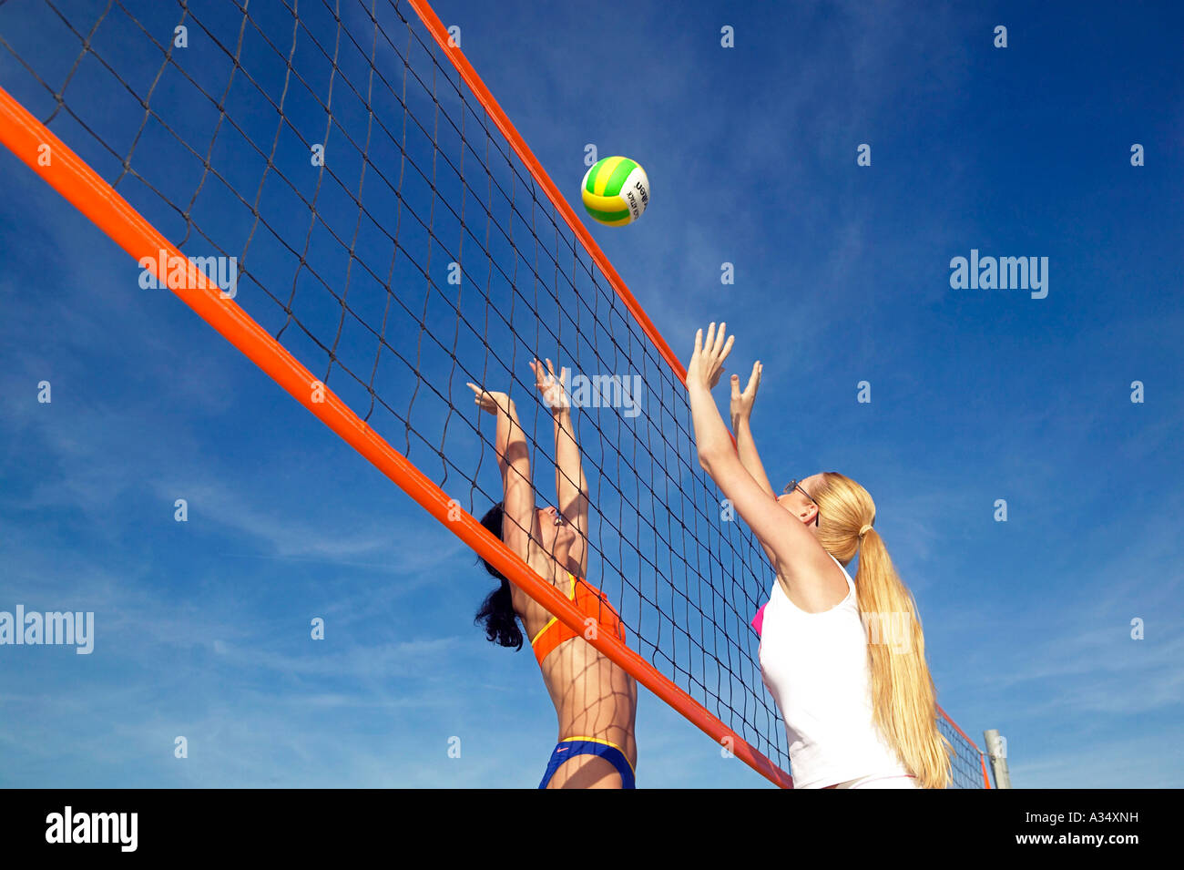 Women beach volleyball hires stock photography and images Alamy