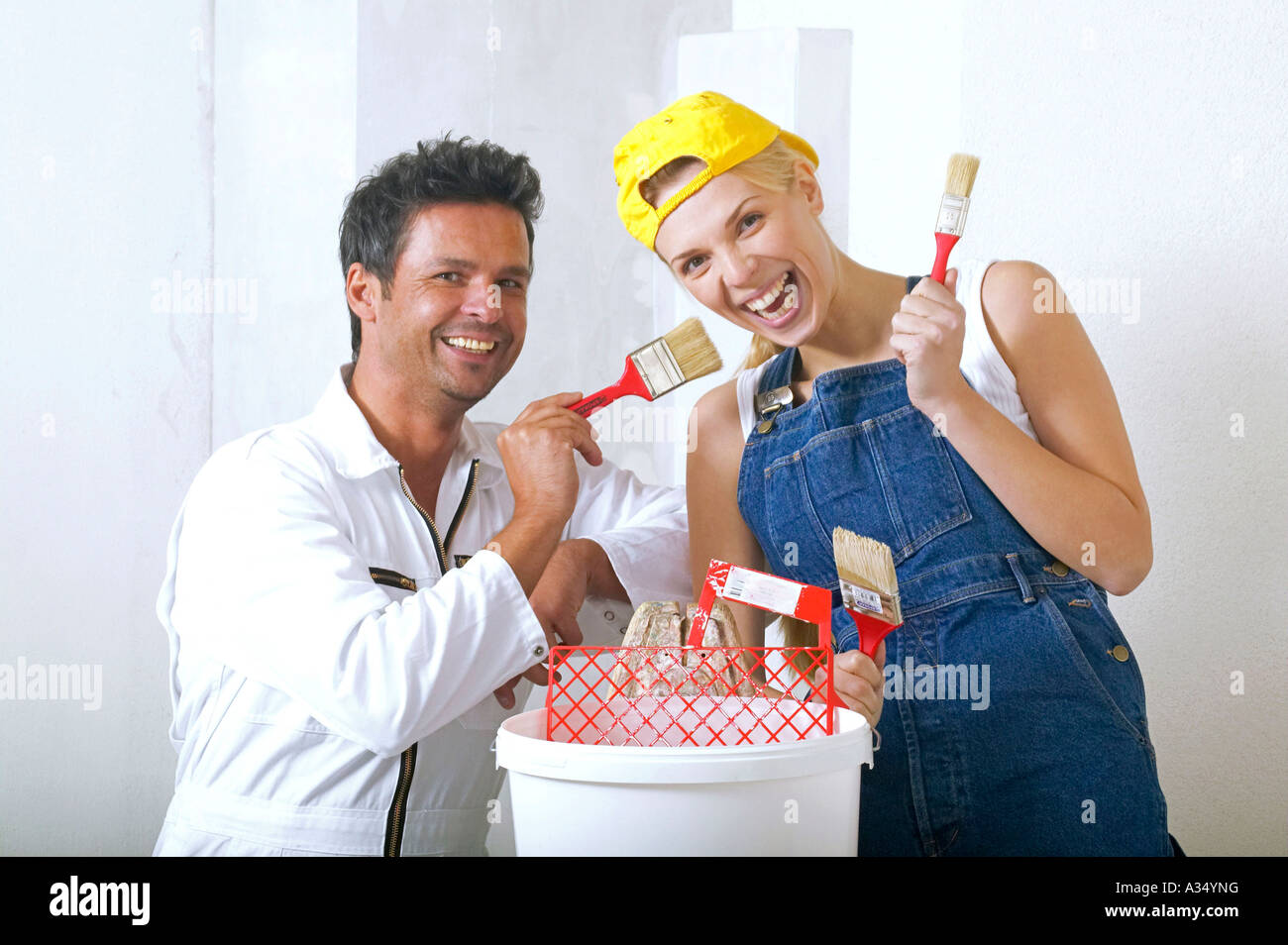 Paar, Heimwerker renovieren ihre Wohnung, couple renovating apartment Stock Photo