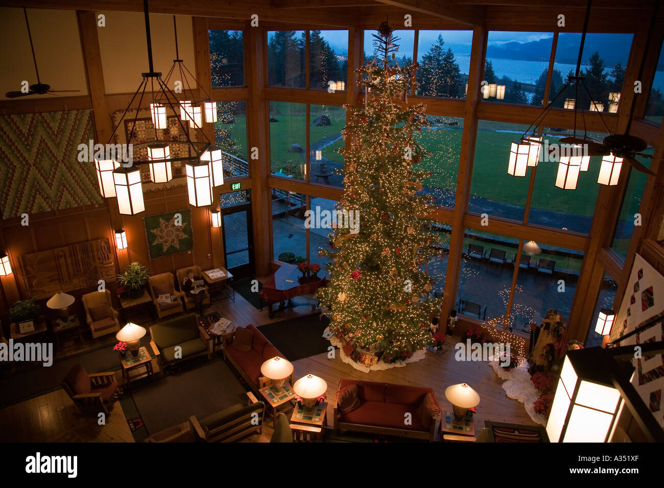 skamania lodge christmas events 2020 30 Foot Tall Christmas Tree Stands In Lobby Of Skamania Lodge Stock Photo Alamy skamania lodge christmas events 2020
