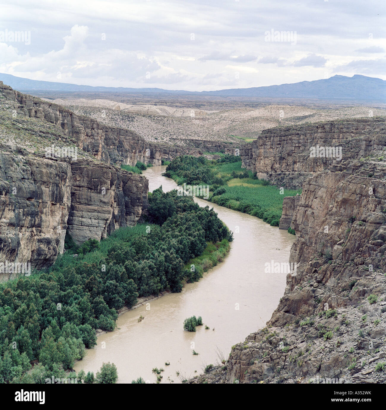 Rio Grande river marking the border between Mexico and the United States Stock Photo