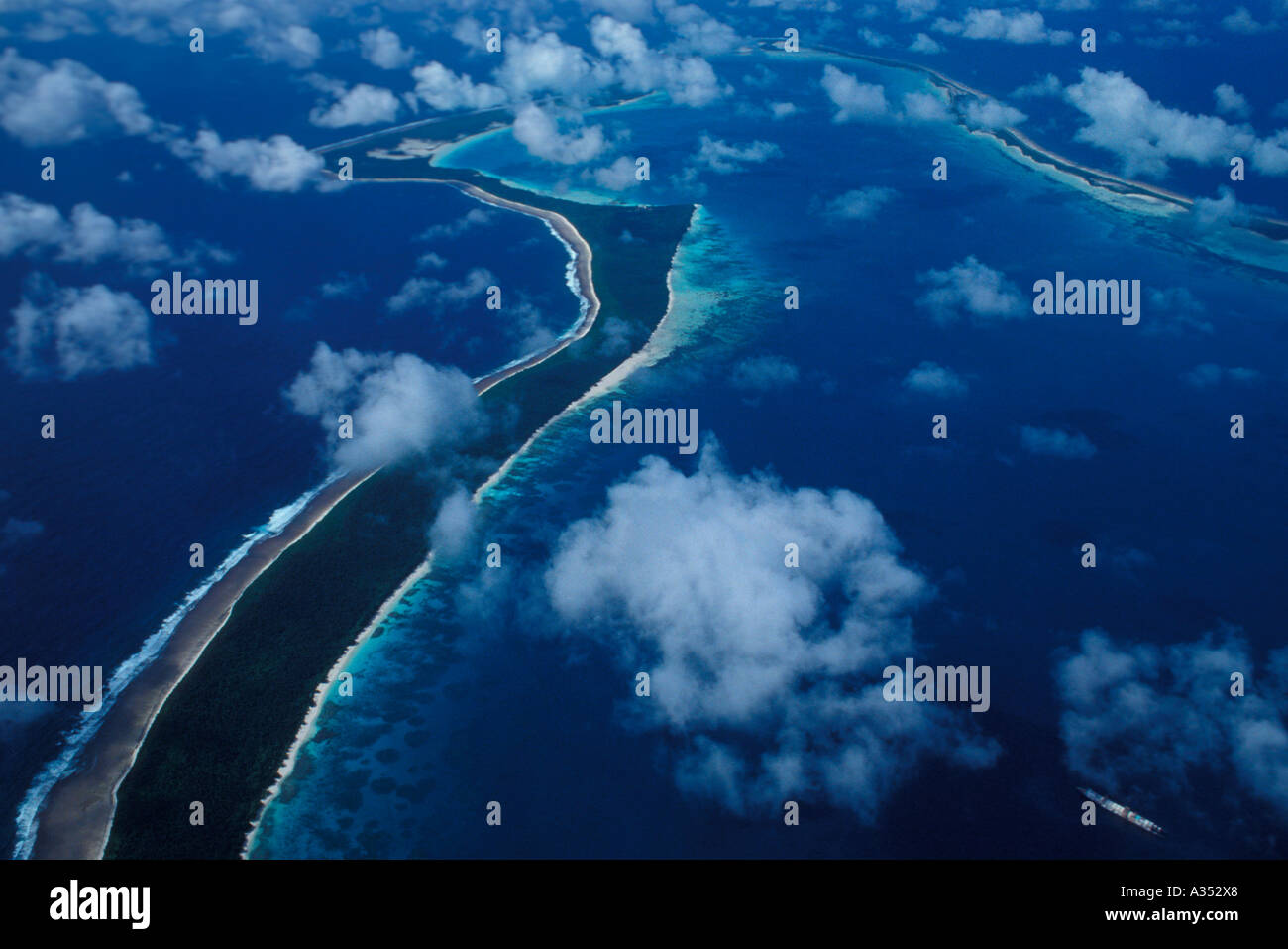 Выход в индийский океан. Диего Гарсия остров. Архипелаг Чагос. Флаг архипелаг Чагос. Архипелаг Чагос координаты Атолл Диего Гарсия.