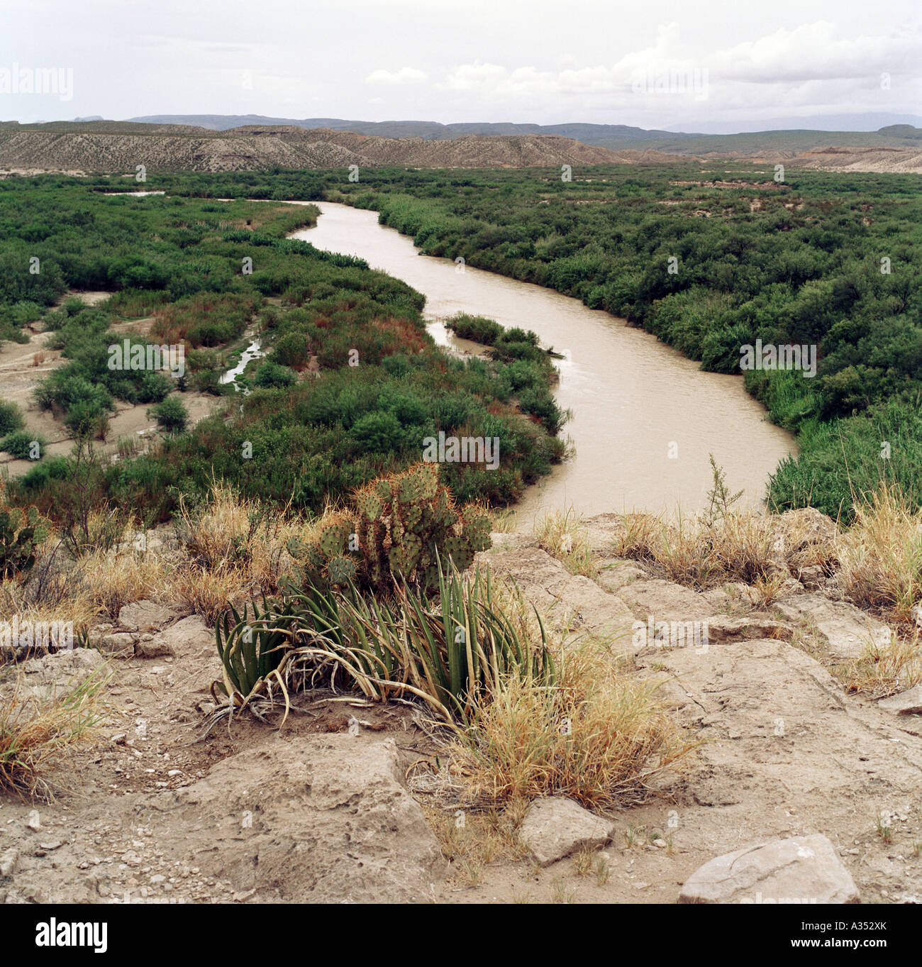 Rio Grande river marking the border between Mexico and the United States Stock Photo