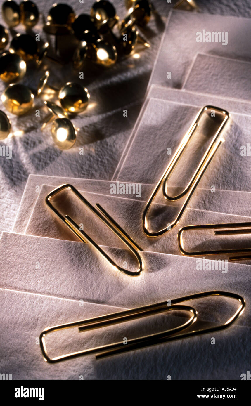 Paper clips and drawing pins Stock Photo Alamy