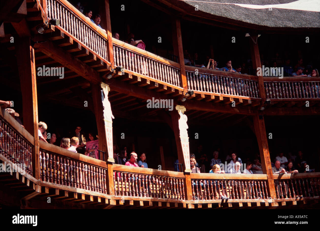 Shakespeare globe theatre audience hires stock photography and images