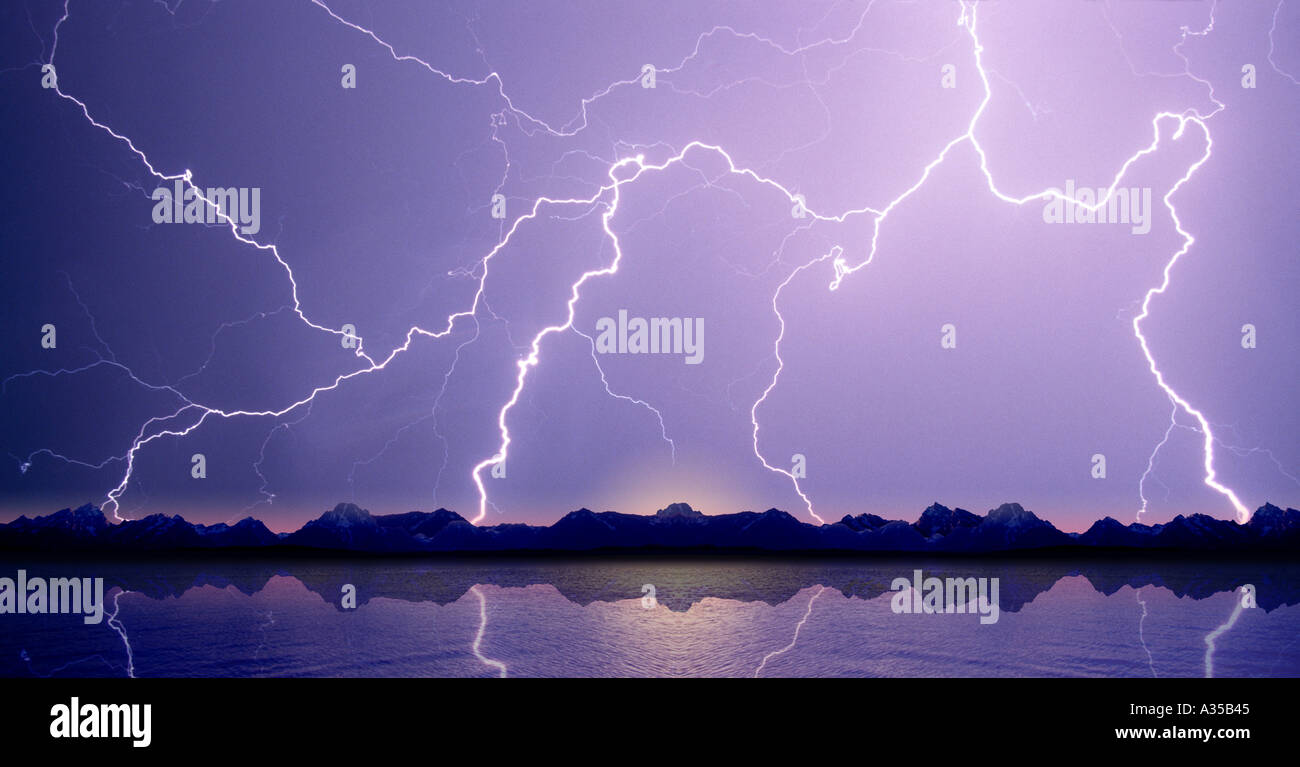 Thunder lightning strike hi-res stock photography and images - Alamy