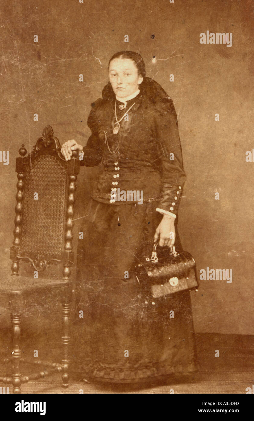 Woman historical dress hi-res stock photography and images - Alamy