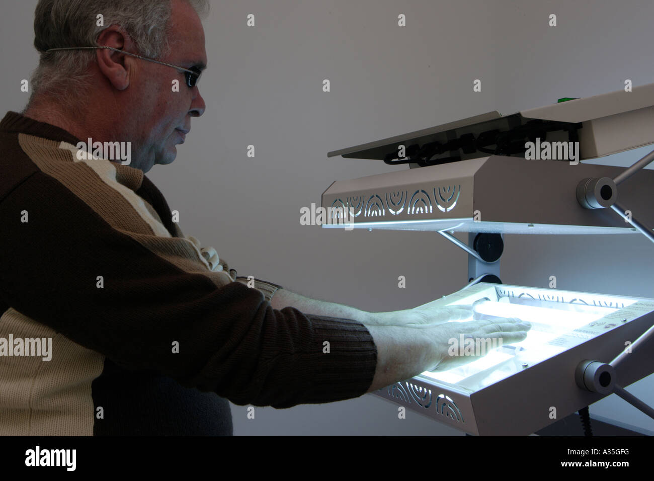 uv light therapy Stock Photo Alamy