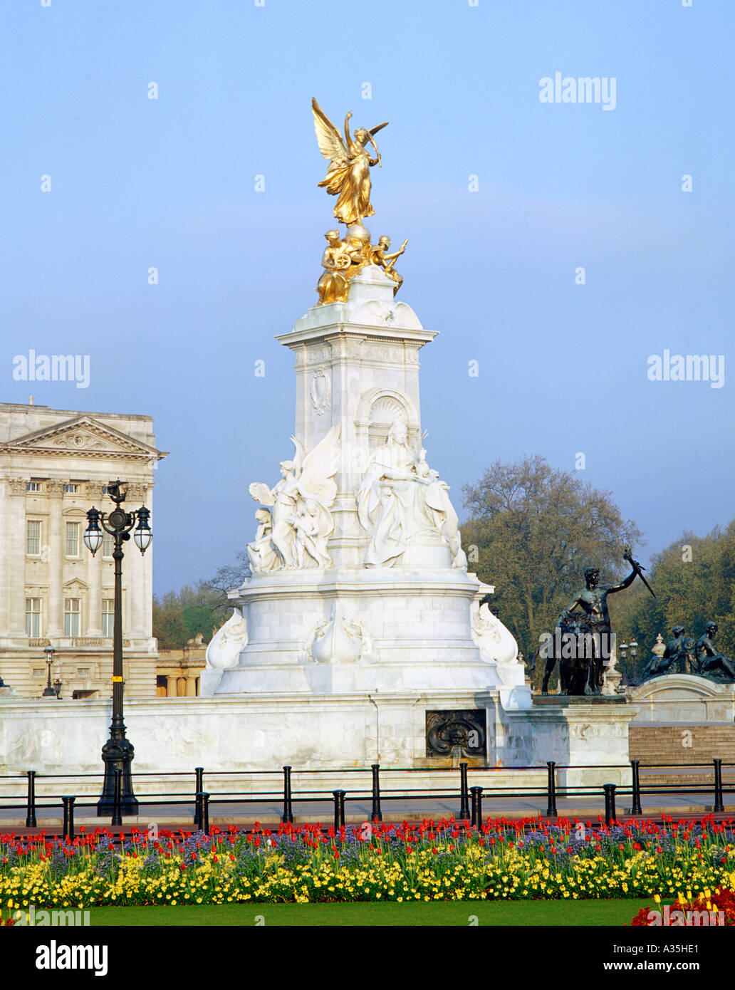 The statue of Queen Victoria in front of Buckingham palace in London