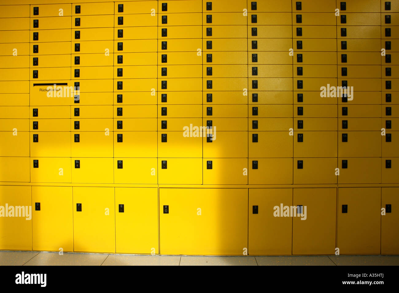 Lockboxes hi-res stock photography and images - Alamy