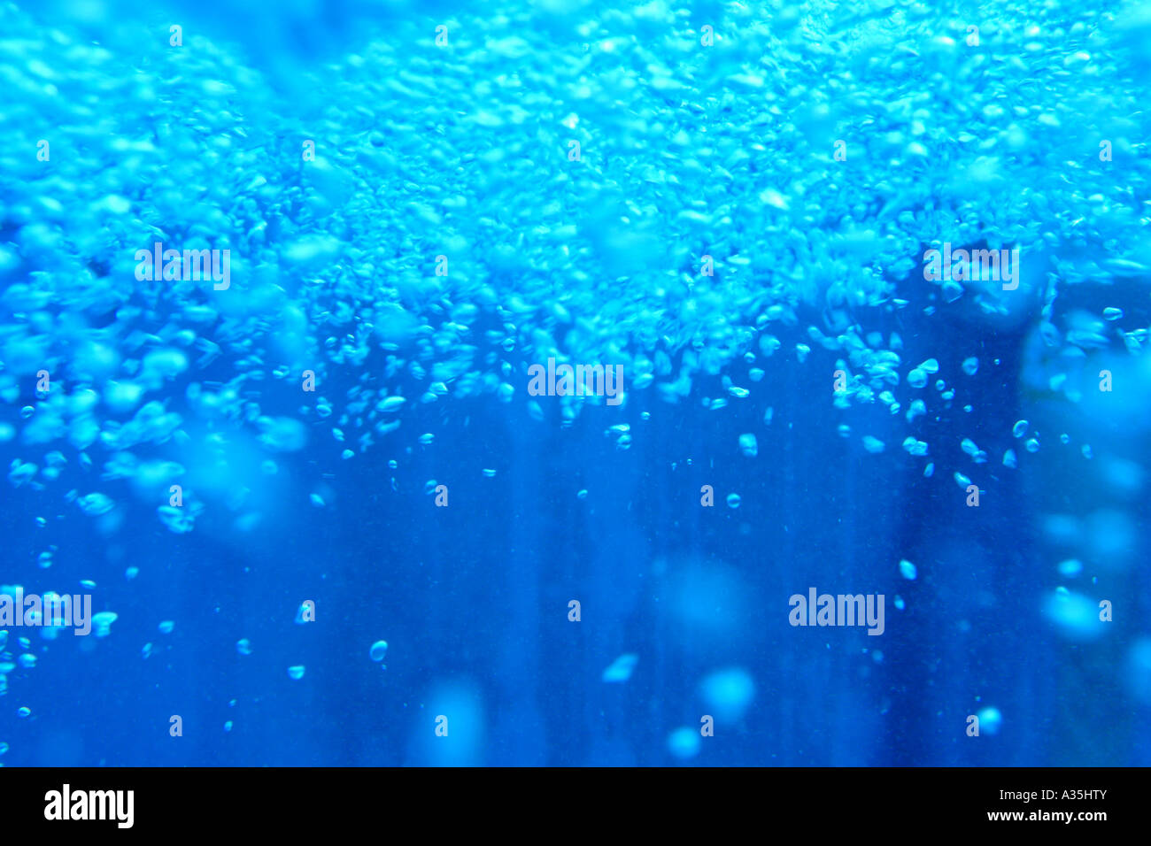 https://c8.alamy.com/comp/A35HTY/closeup-of-boiling-water-bubbles-A35HTY.jpg