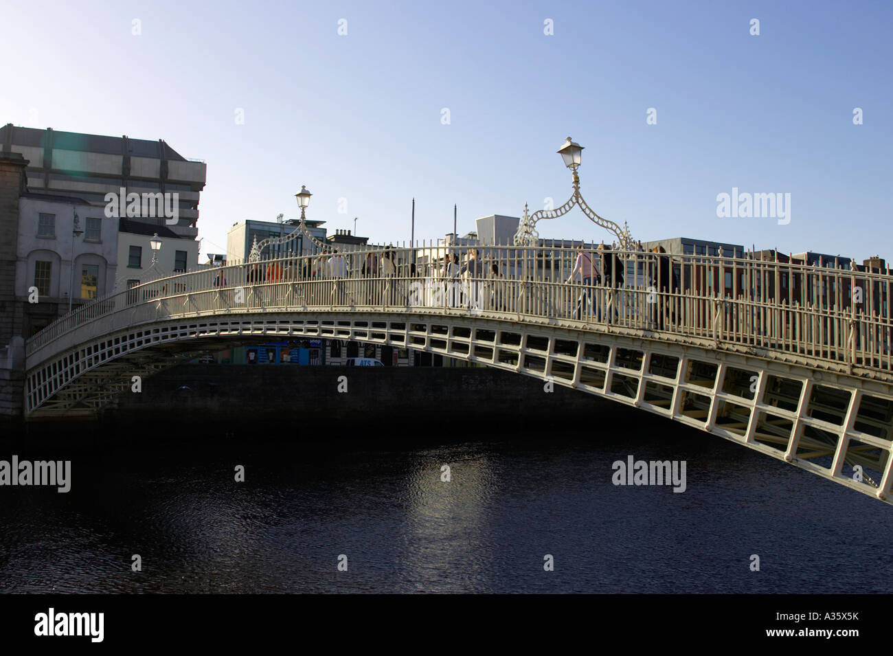 hapenny ha penny bridge over the river liffey towards temple bar in ...