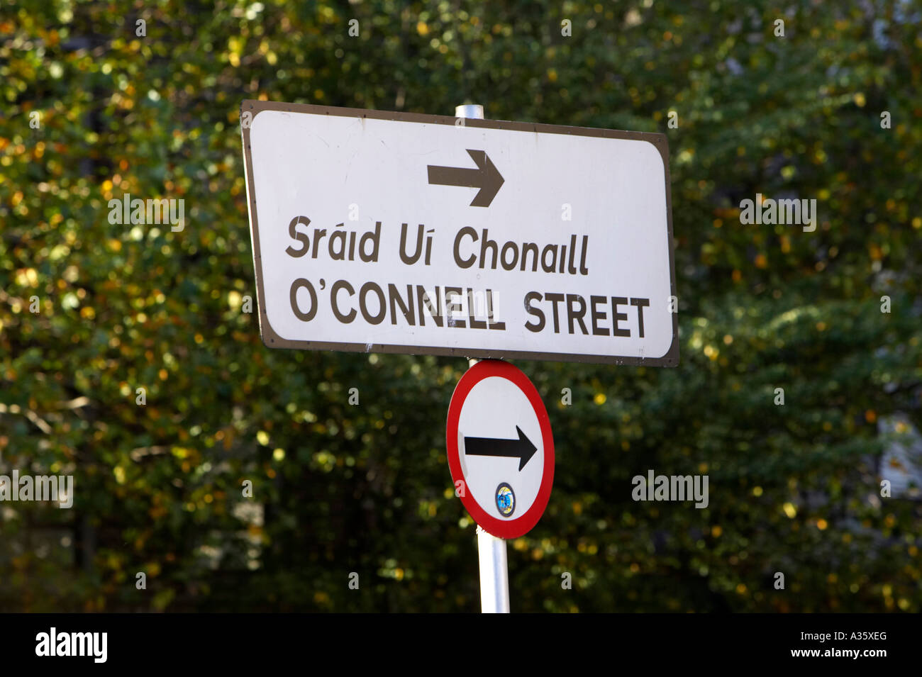 Dublin road signs gaelic hires stock photography and images Alamy