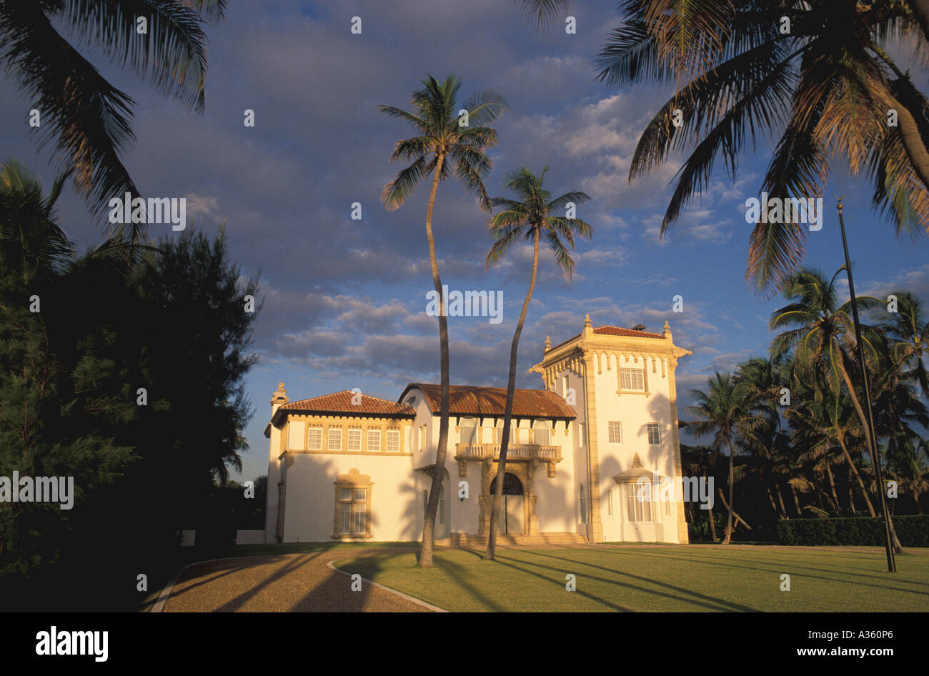 Palm Beach Florida Ocean Boulevard mansion Stock Photo - Alamy