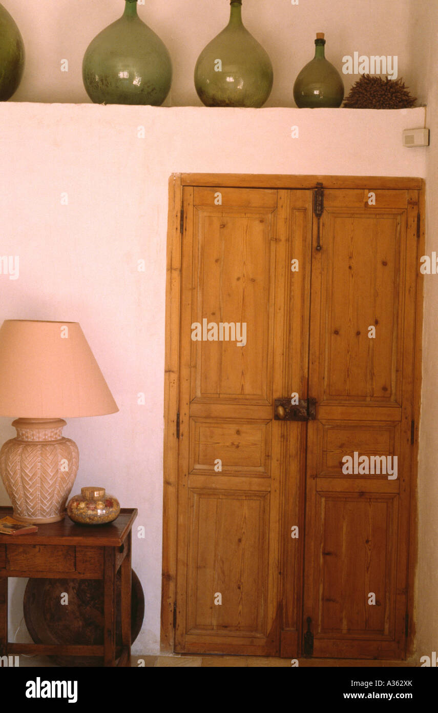 Recessed shelf hires stock photography and images Alamy