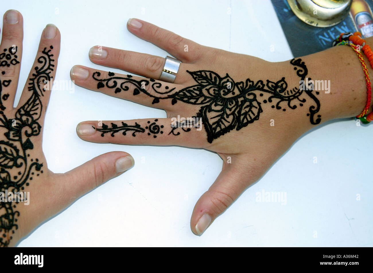 How to Make Henna Temporary Tattoos at Home (2023 Updated) | Tattoos Spot