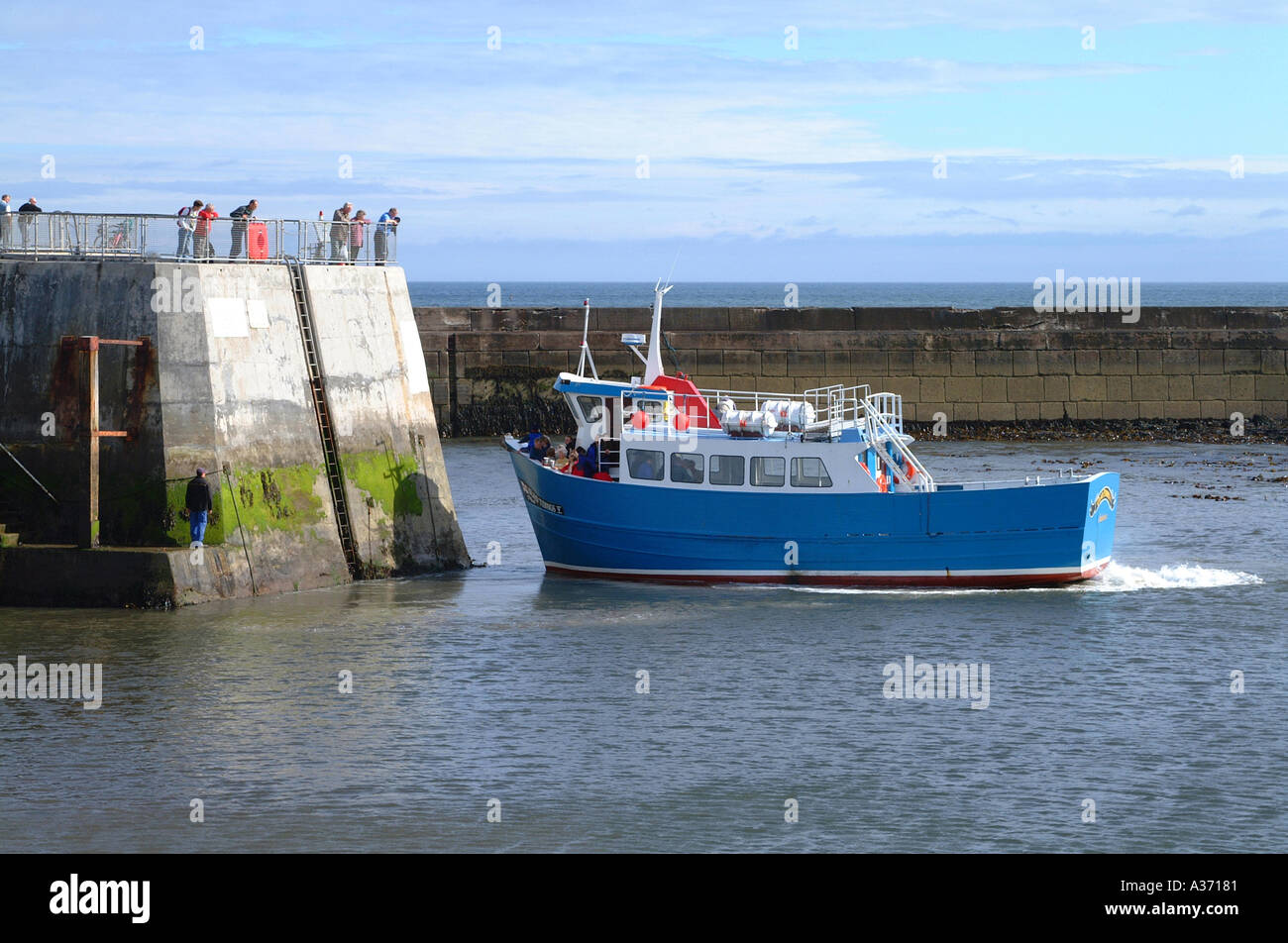 Tourist day trip boat safety hi-res stock photography and images - Alamy