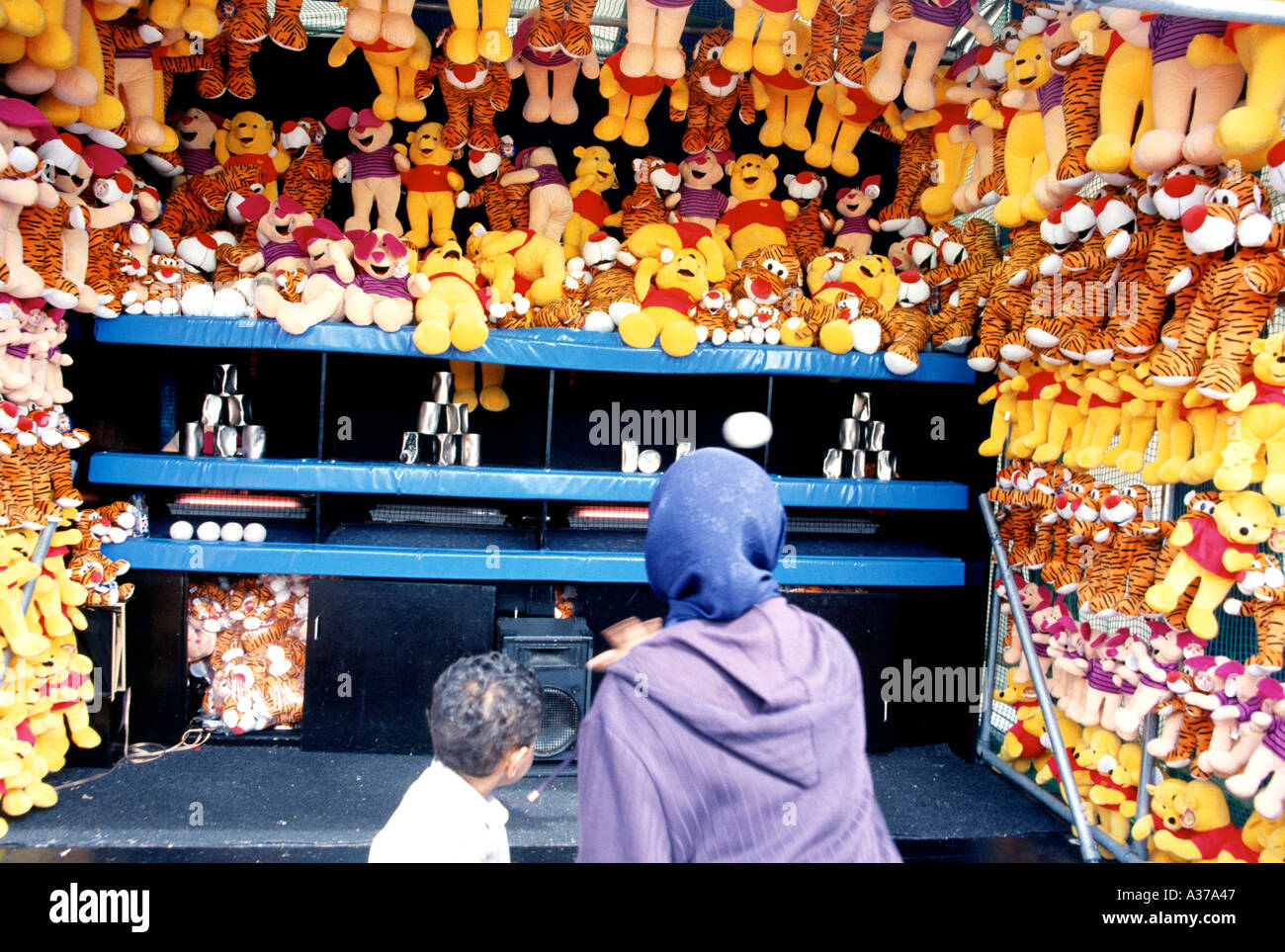 Coconut Shy Brighton Pier Stock Photo Alamy
