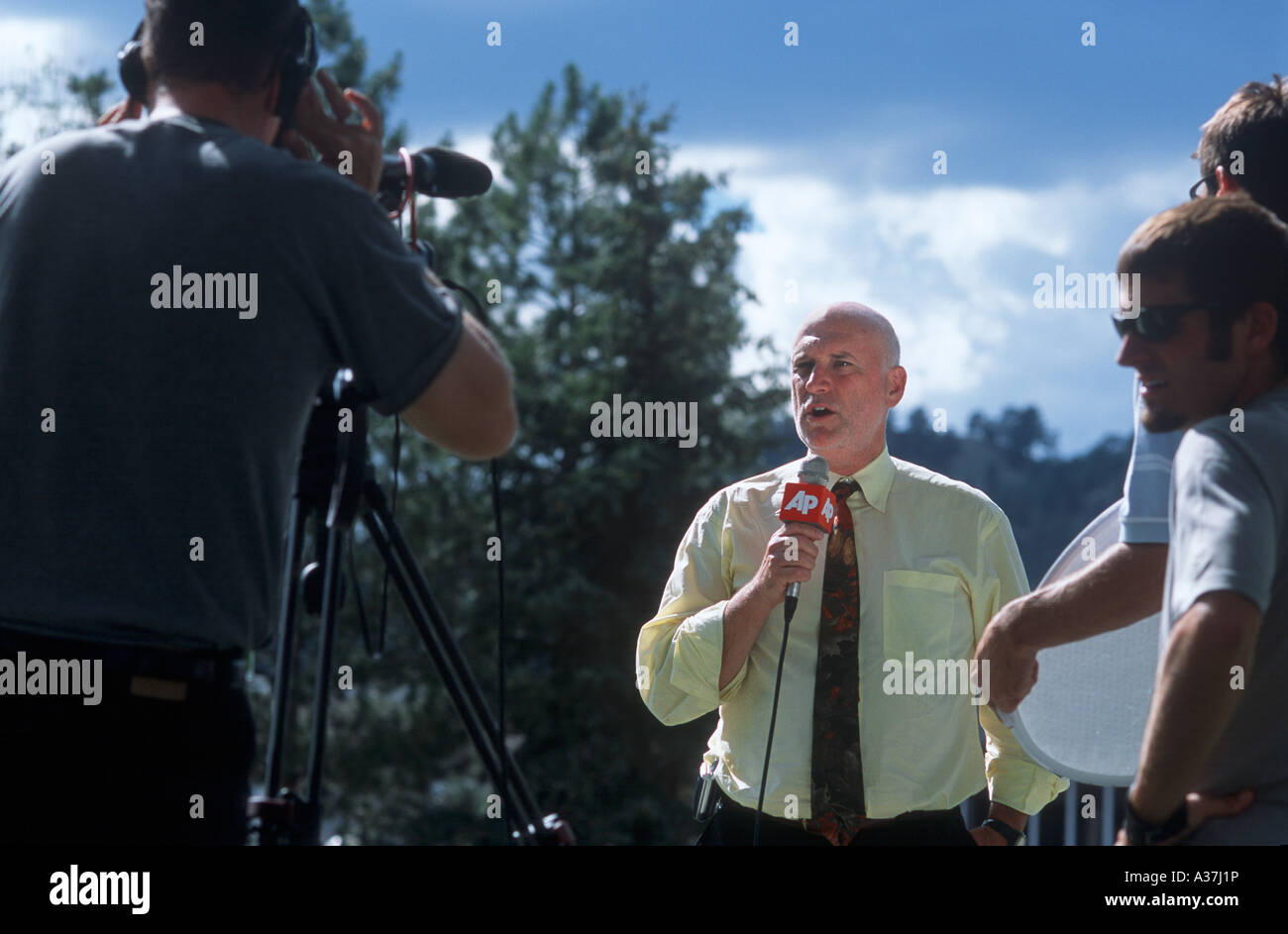 AP Television reporter Warren Levinson files story from Boulder Colorado Stock Photo