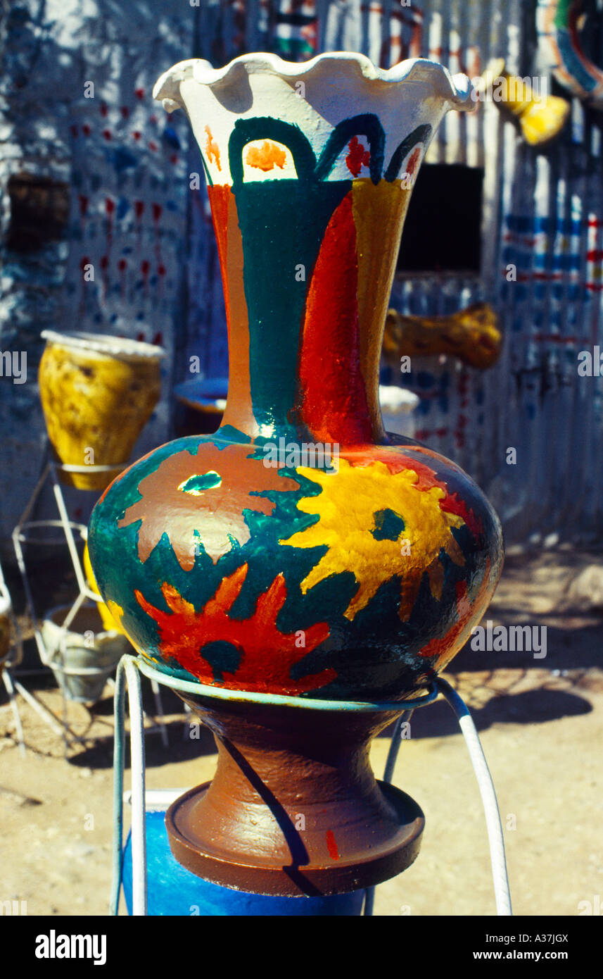 Jordan Handicrafts Pottery For Sale Nr Kerak On The Road Stock Photo - Alamy