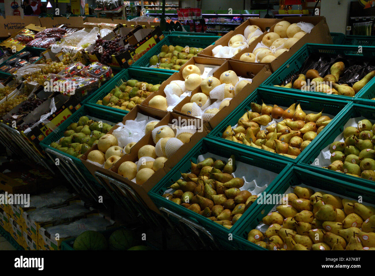 Fruit carrefour supermarket hi-res stock photography and images - Alamy