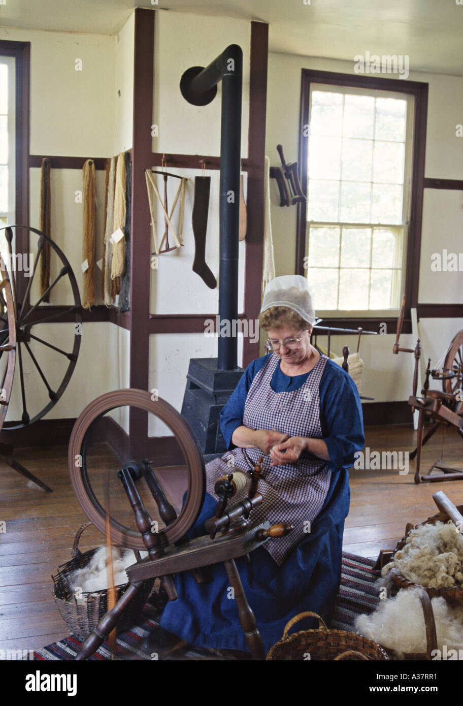 KENTUCKY Harrodsburg Spinning wheel woman period costume Shaker Village