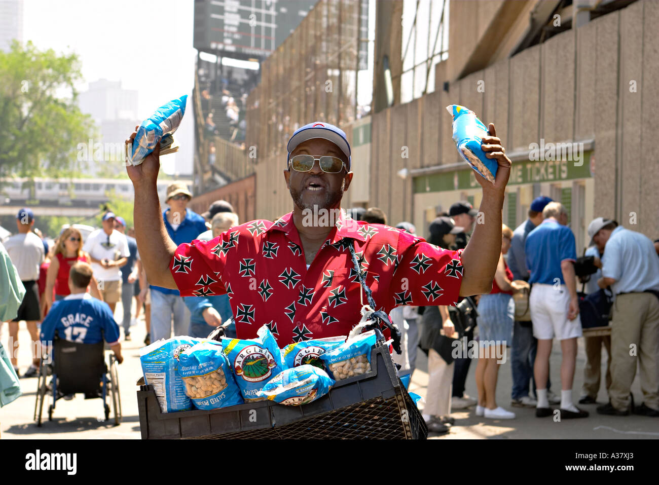 BASEBALL Chicago Illinois Vendor sell peanuts outside stadium of