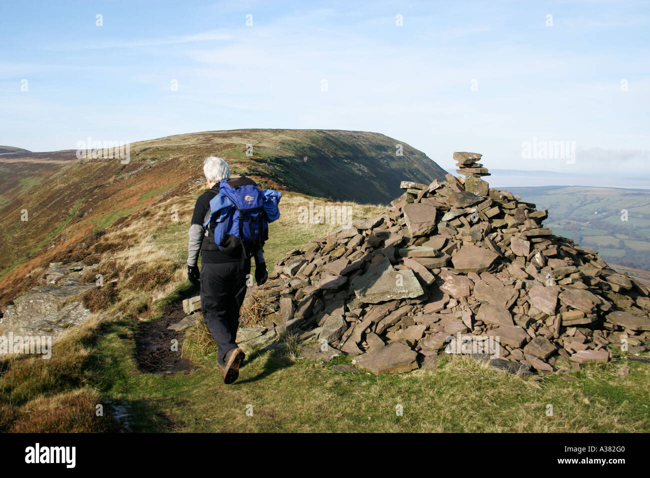Walking by the cairn on the Cat's Back, Black Mountains, Wales Stock ...