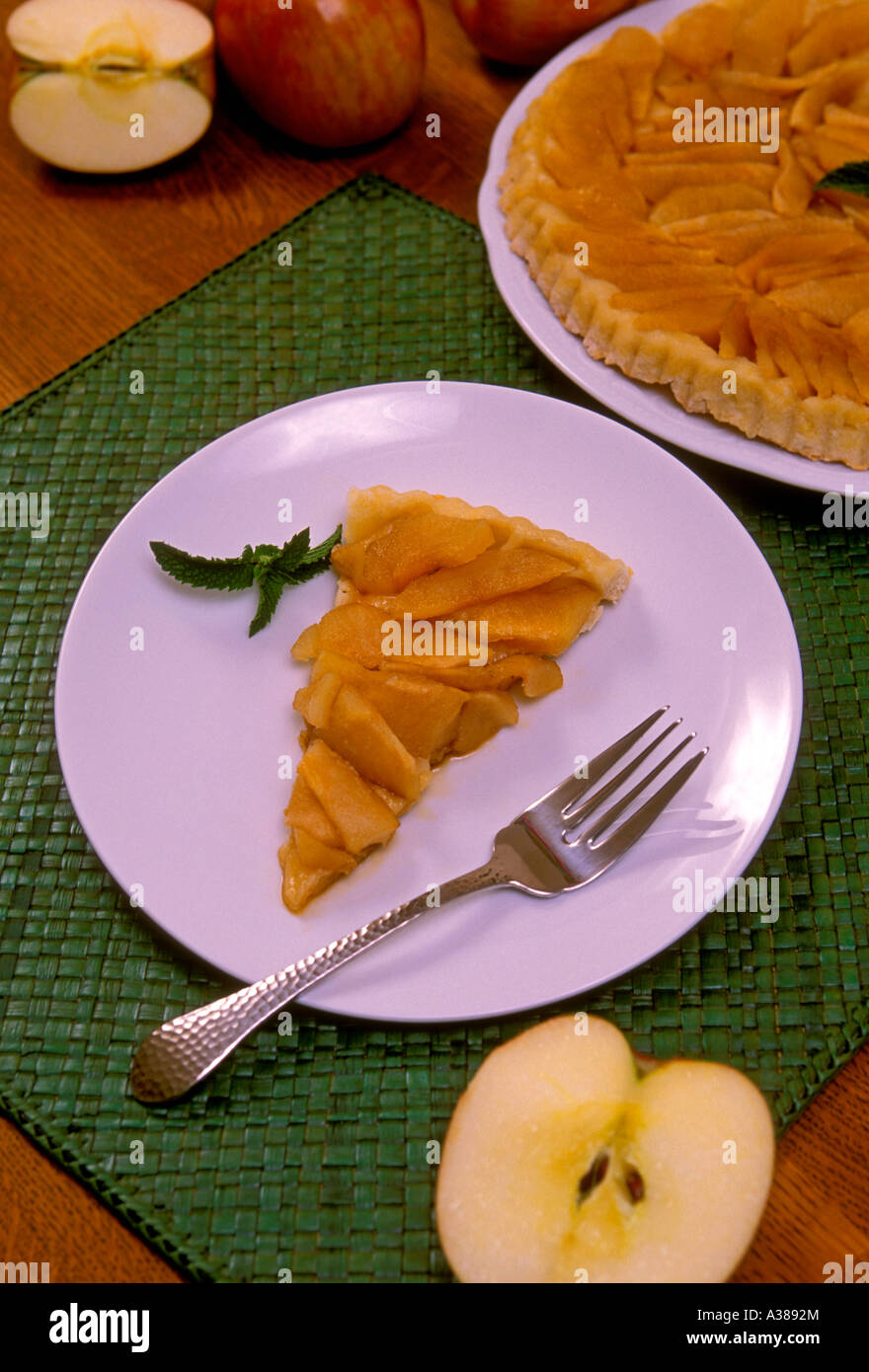 tarte tatin, tarte, upside down apple pie, apple pie, French dessert