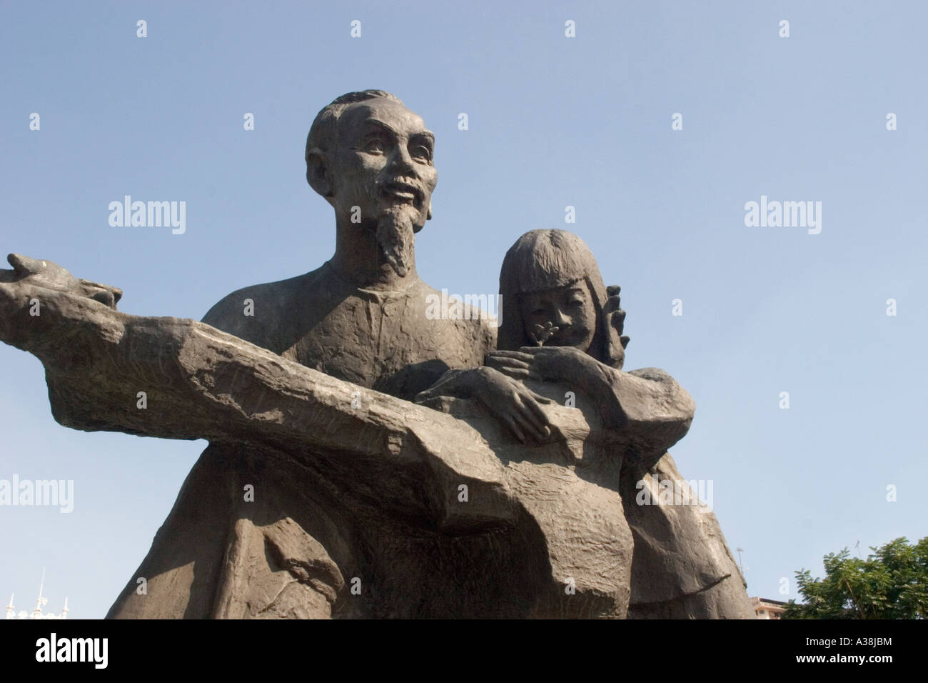 The Statue Of Bac Ho Uncle Ho Ho Chi Minh In Front Of The People S Committee Building Formerly The French Hotel De Ville Or Town Stock Photo Alamy