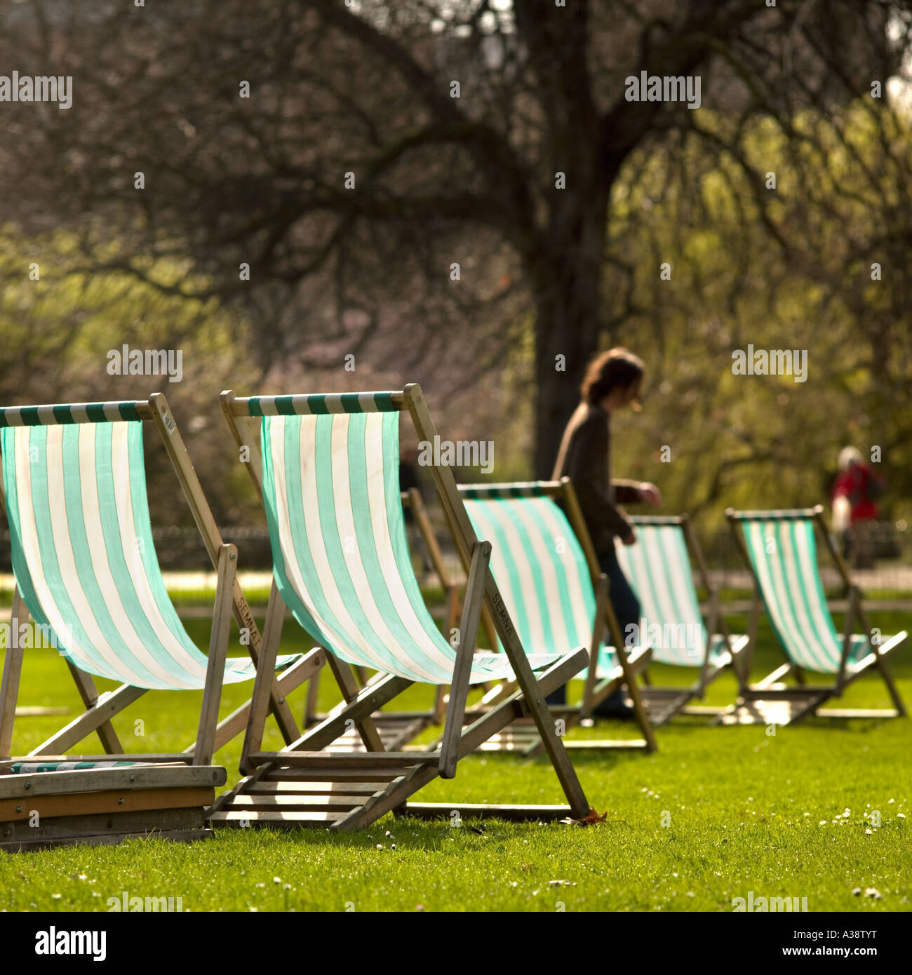 setting out Green folding chairs St. James Park No model release as crop, shadow blur and distance means no one recognizable Stock Photo