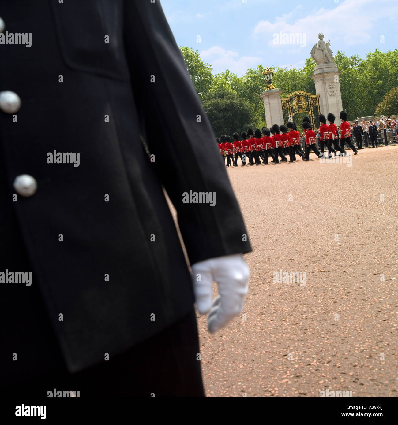 Guards and police line Buckingham Palace, Queens 80 Birthday No model release required, crop, distance means noone recognizable Stock Photo