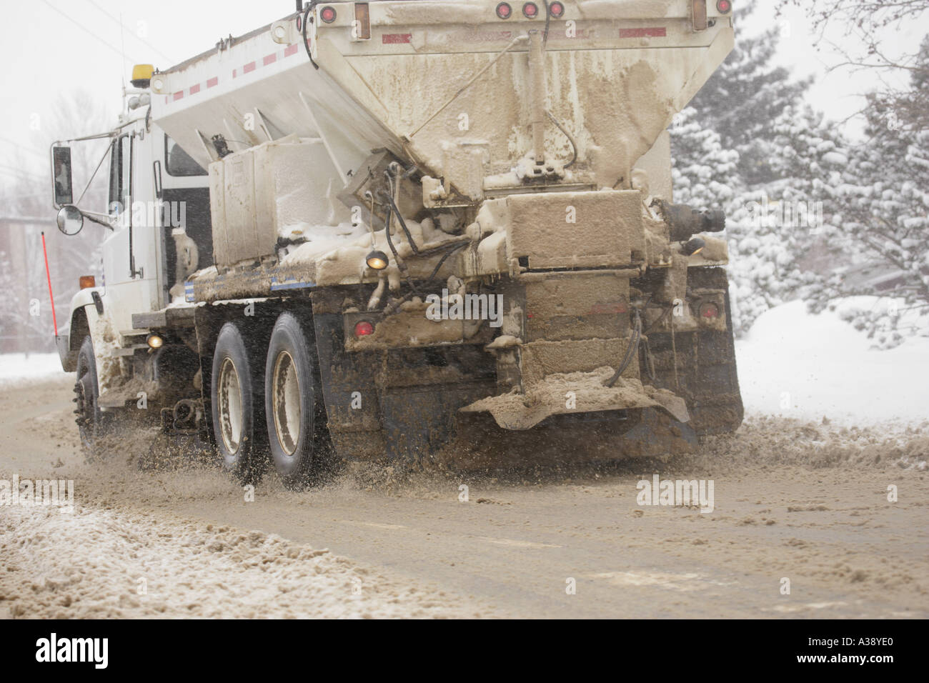 Snow sanding truck hires stock photography and images Alamy