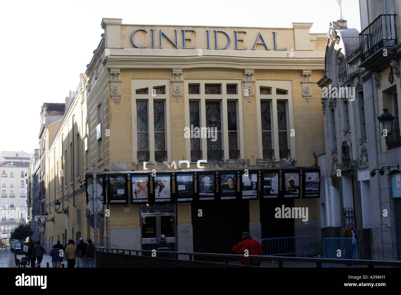Yelmo ideal hires stock photography and images Alamy