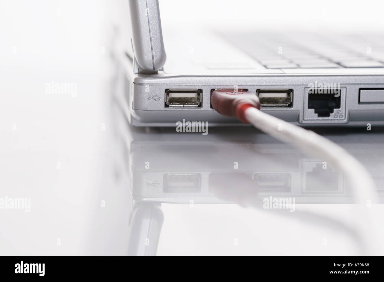 Cable connected laptops hi-res stock photography and images - Alamy