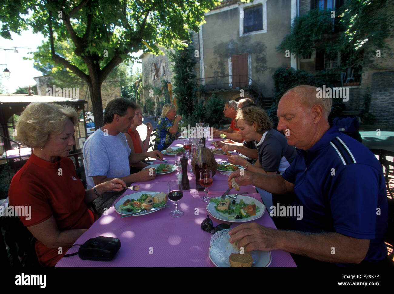 people, tourists, eating lunch, Le Tonneau restaurant, French restaurant, French food and drink