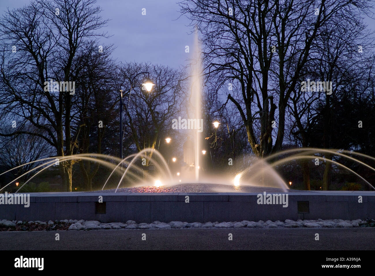 Light water fountain at dusk Stock Photo - Alamy