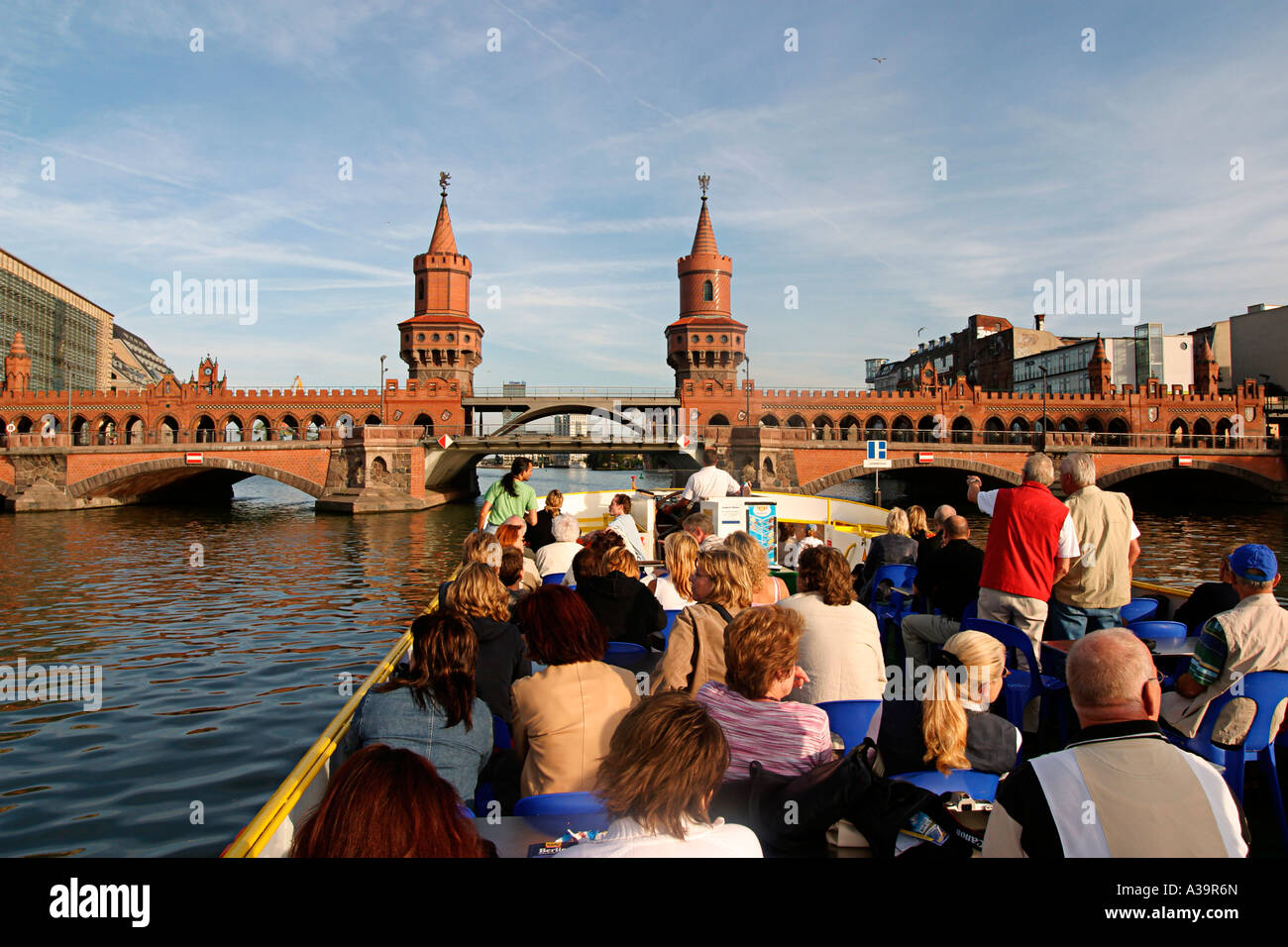 Berlin Kreuzberg Friedrichshain river spree tourist boat | Oberbaumbruecke Blick vom Spreedampfer Touristen Stock Photo