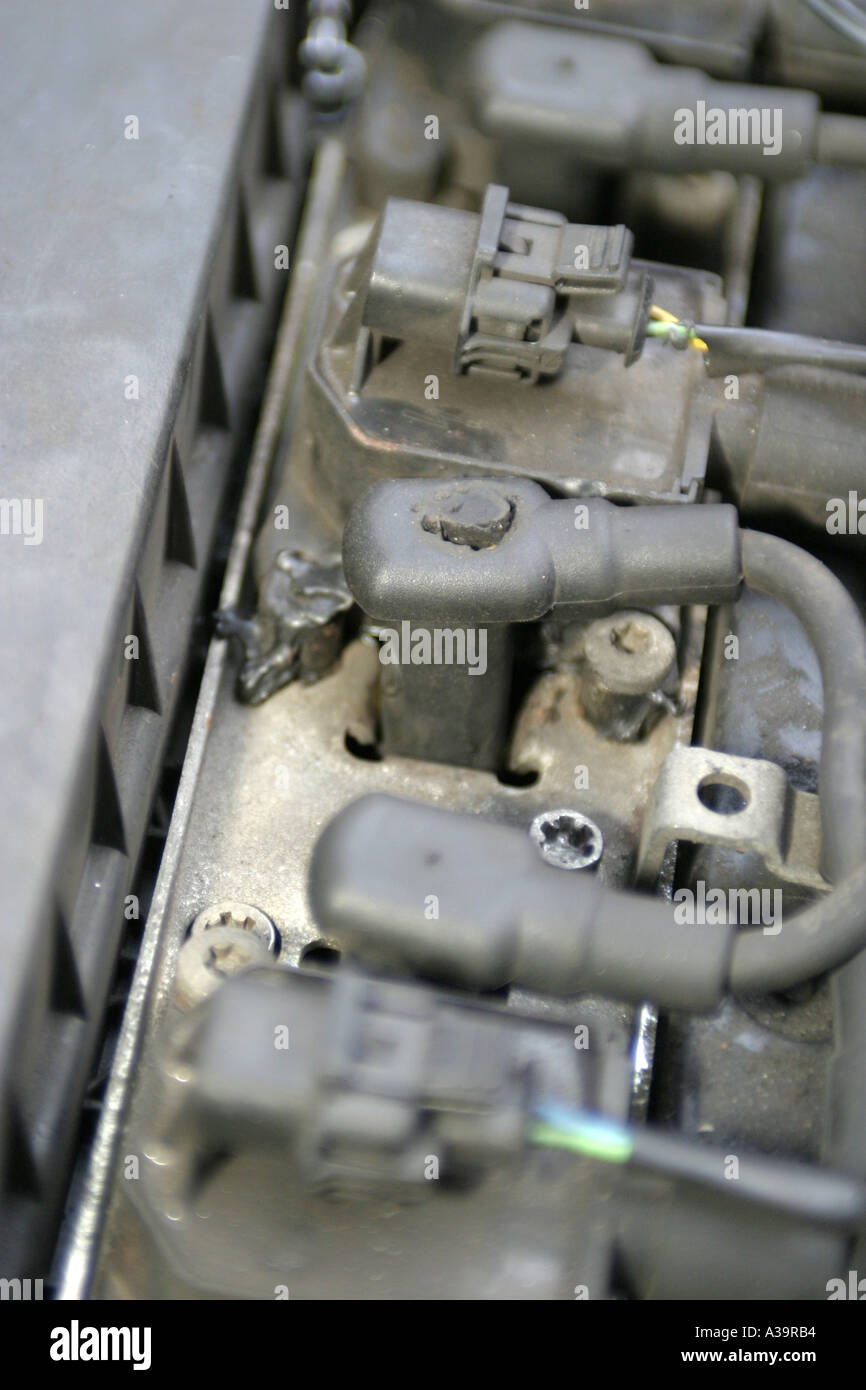 Damaged spark plug lead and burnt plug surround Alfa Romeo 156 1 8