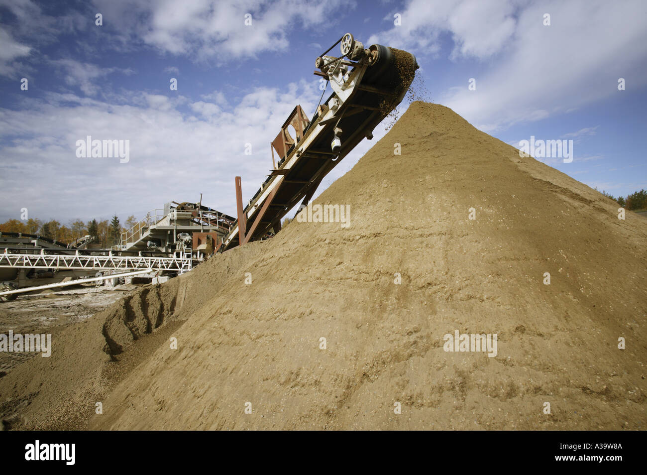 Gravel separator hi-res stock photography and images - Alamy