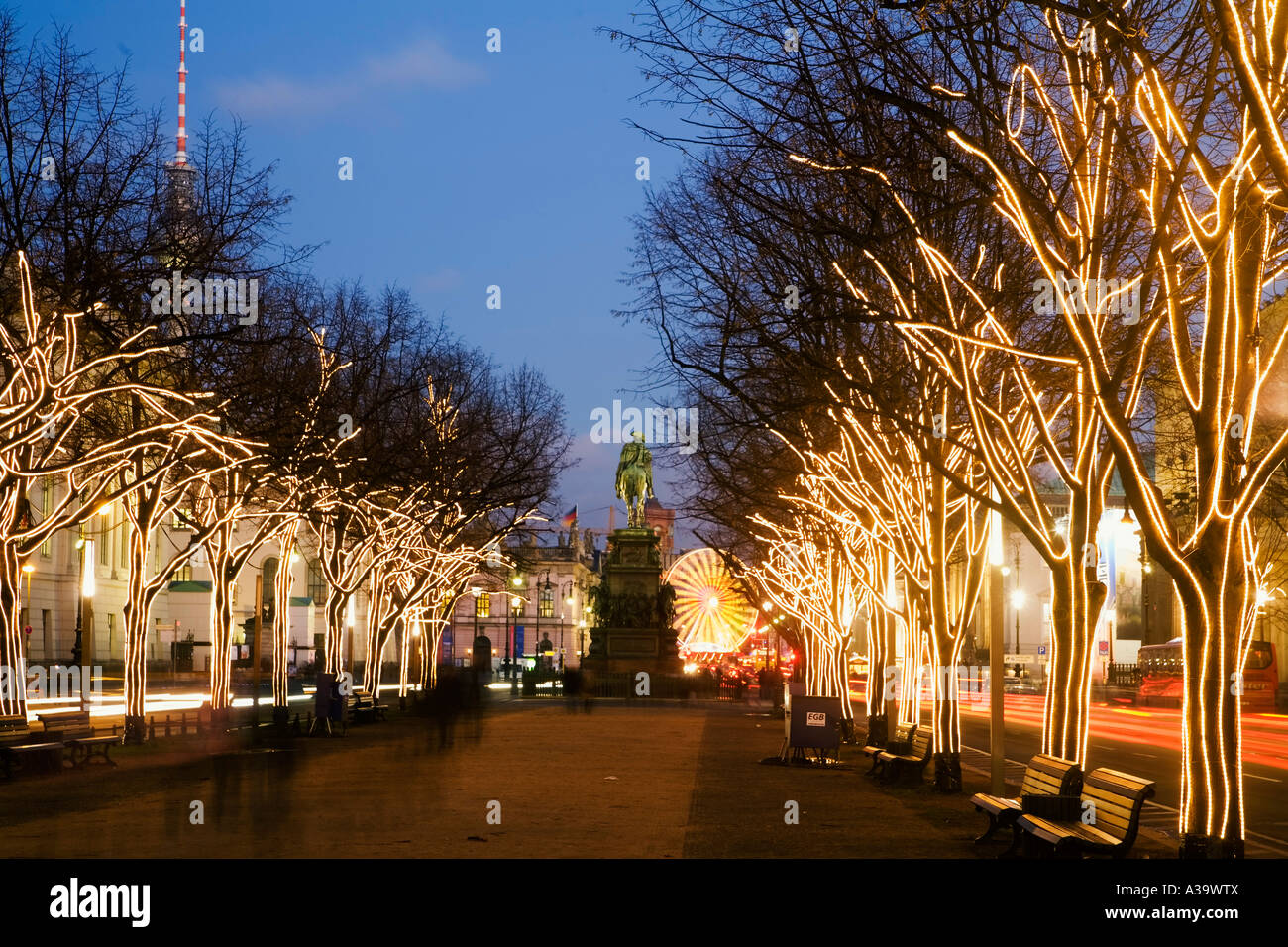 Berlin Brandenburger Tor christmas illumination Weihnachtsbeleuchtung unter den Linden Stock Photo