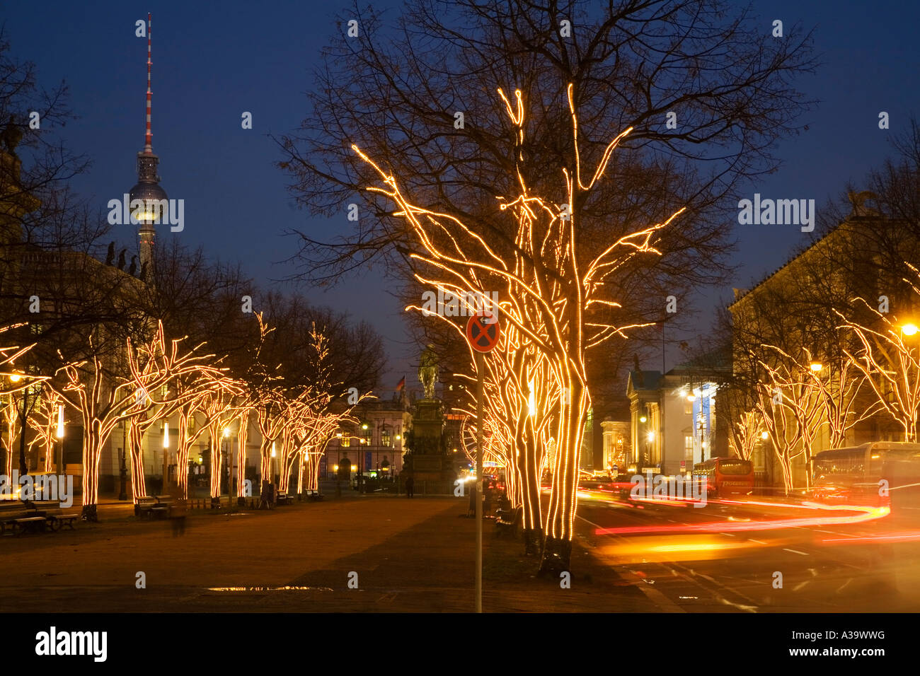 Berlin Brandenburger Tor christmas illumination Weihnachtsbeleuchtung unter den Linden Stock Photo