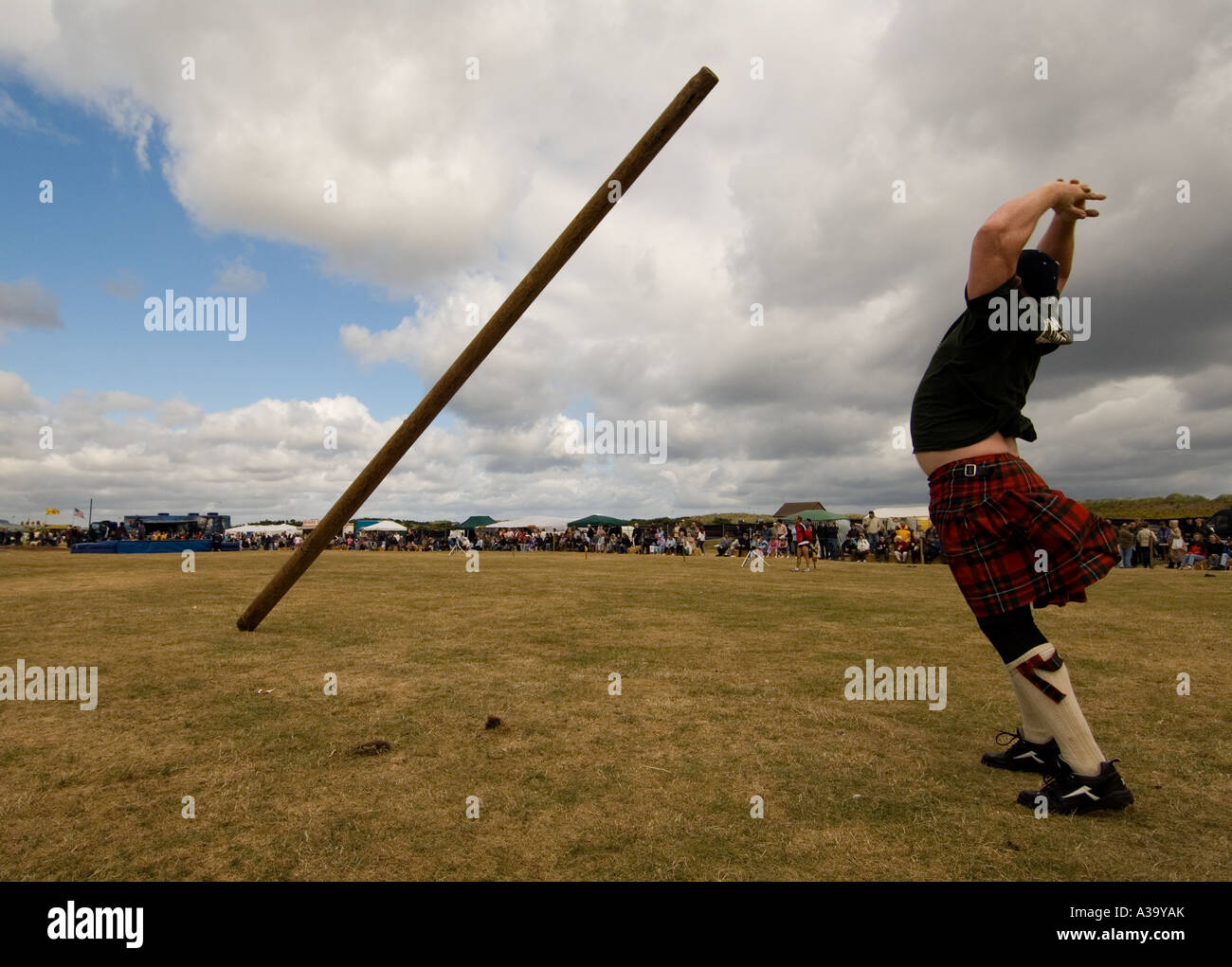 Caber toss scotland hires stock photography and images Alamy